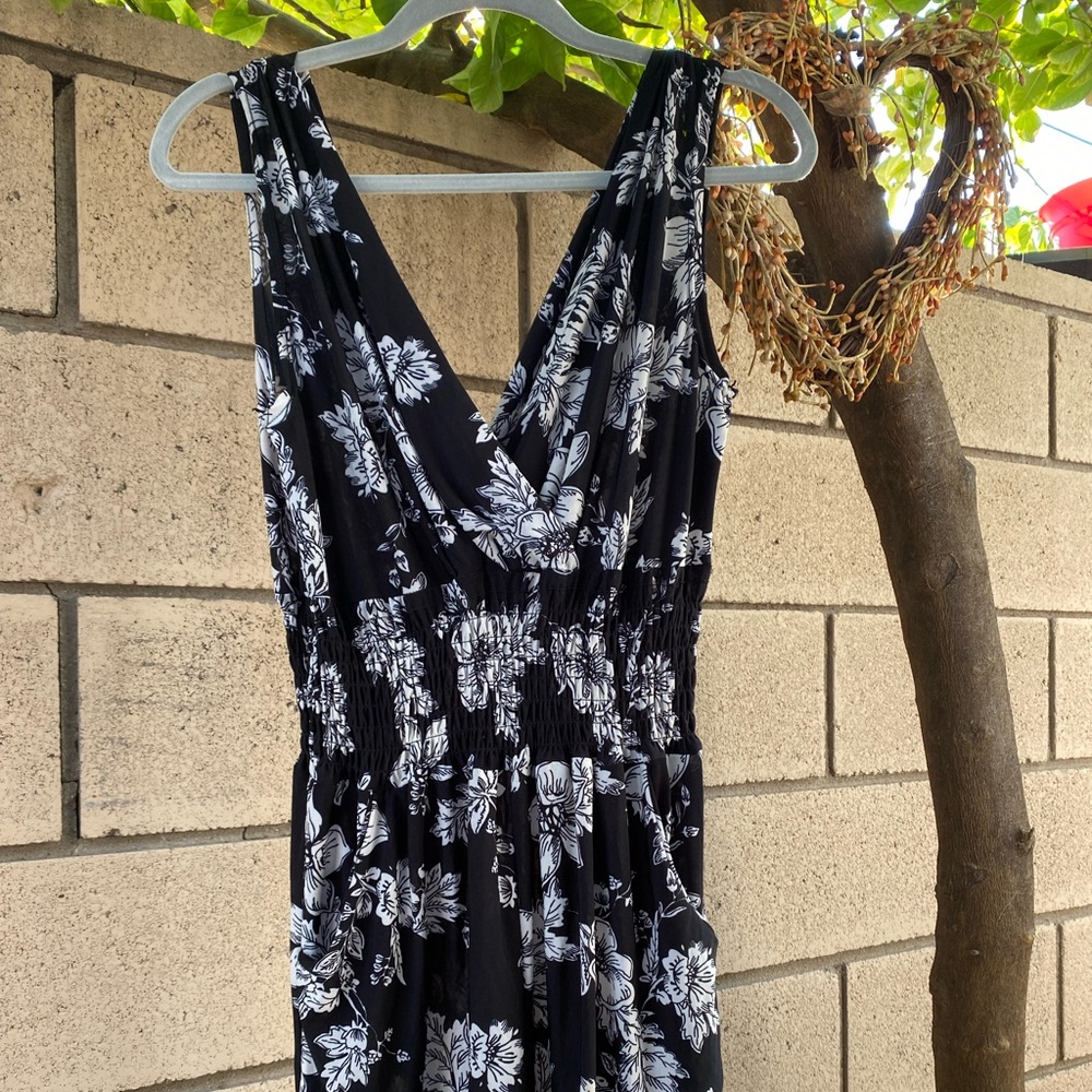 Floral Romper🌸 - Picture 3 of 7